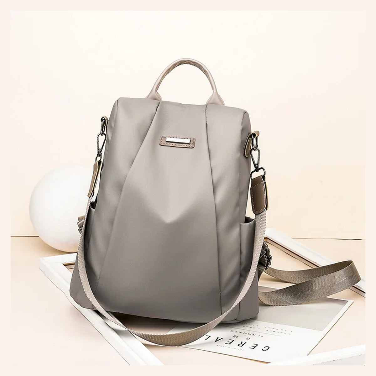 Mochila antirrobo de nailon sin cremalleras a la vista