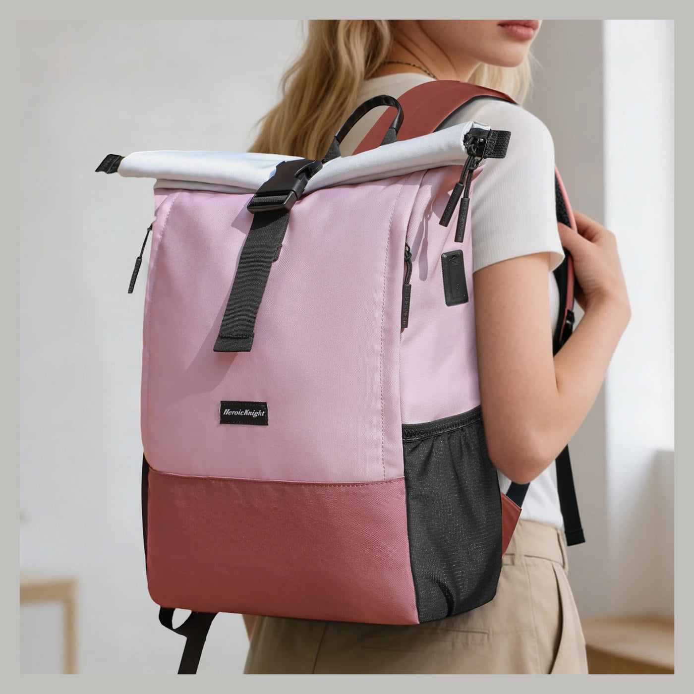 Mochila enrollable resistente al agua con puerto USB