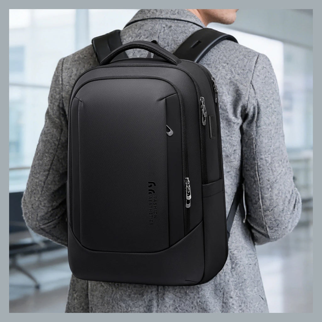 Mochila expansible de 17" con puerto USB y bolsillo antirrobo