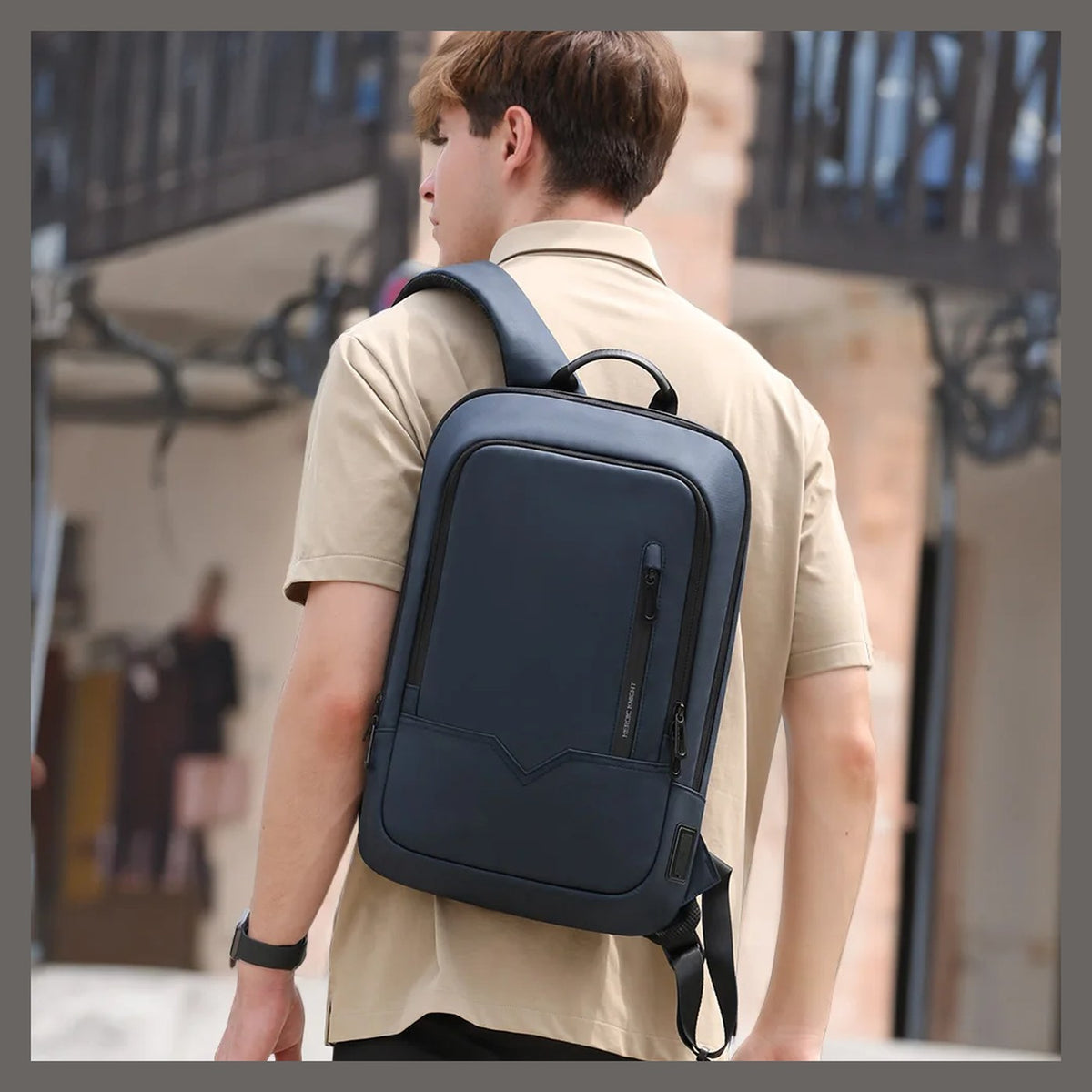 Mochila fina para portátil de 15,6" con puerto USB